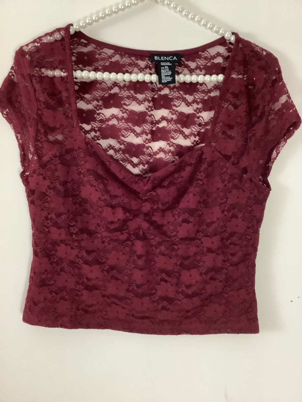 Women’s Lace Cap Sleeve Top in Burgundy
